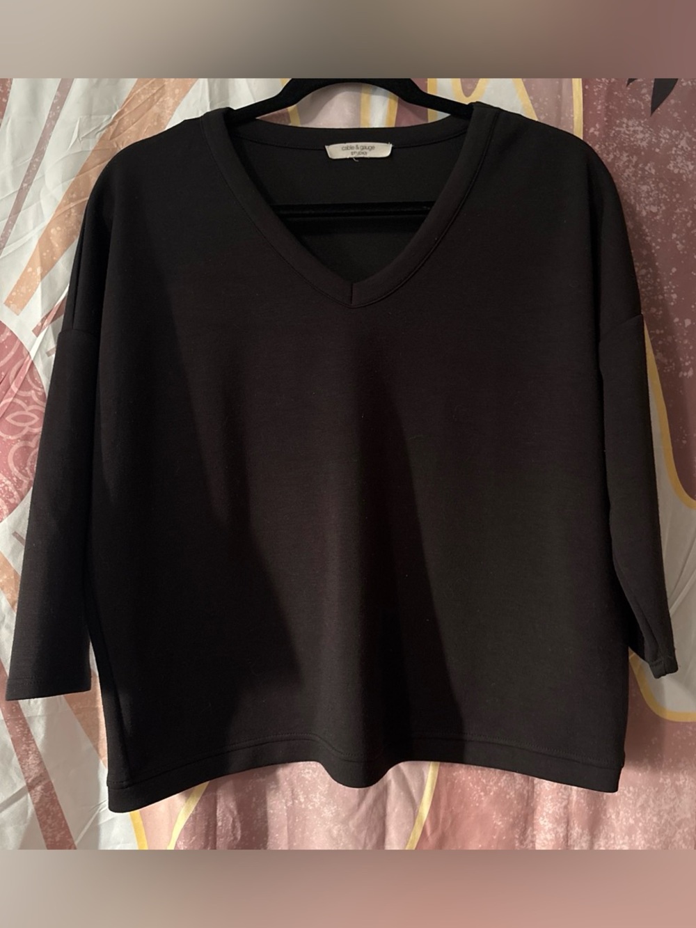 Cable & Gauge Women’s Black V-Neck Relaxed Sweatshirt square shaped loose fit